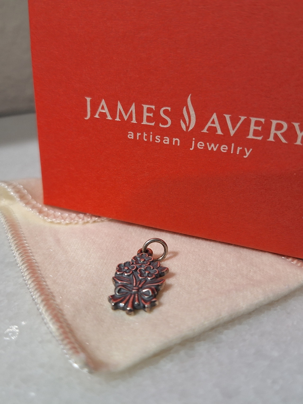James Avery Silver Bouquet Of Flowers Charm (New With Box) - Picture 7 of 8
